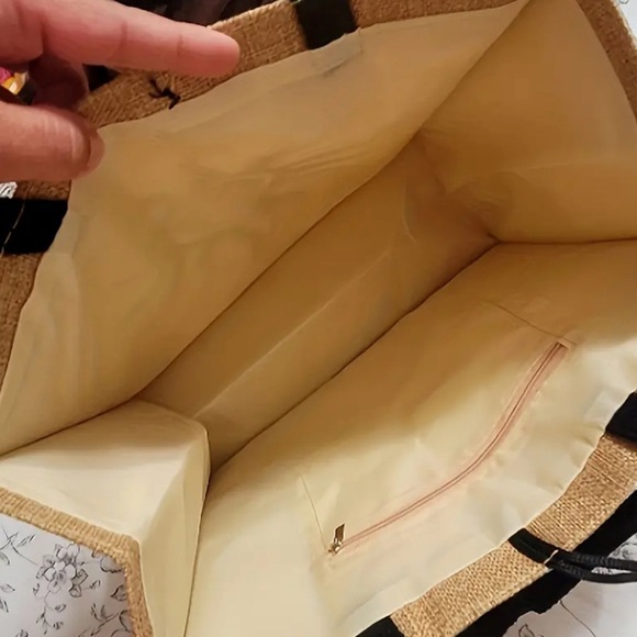 Grandma Tote Bag -Spacious & Stylish Handbag - Perfect Gift for Moms & Grandmas - Picture 4 of 8